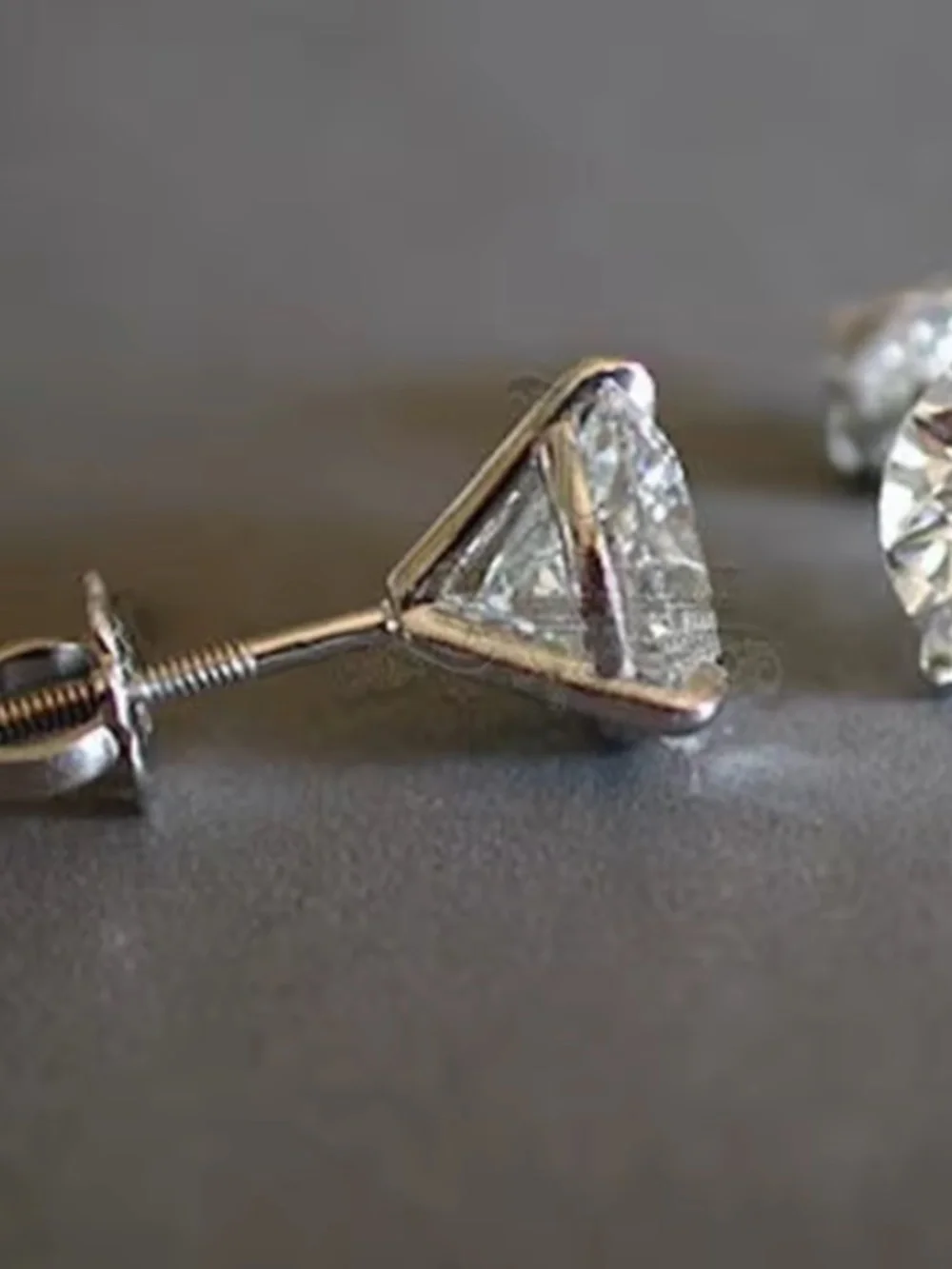 0.84Ct Round Cut Simulated Diamonds Silver Stud Earrings